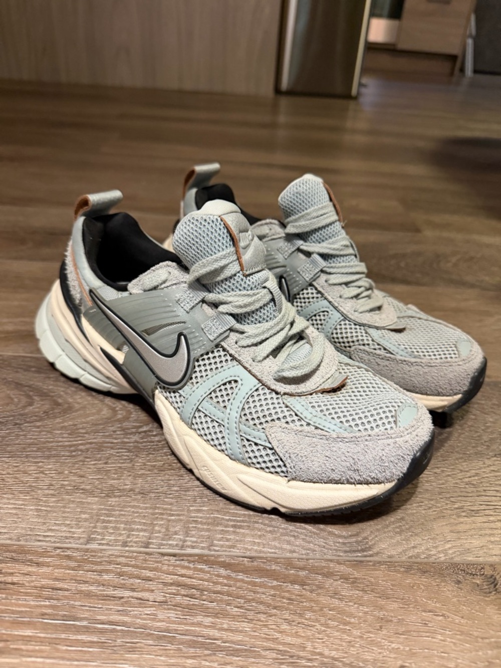 Nike Grey and Blue Women's Athletic Sneakers Everyday Running Shoes - Picture 2 of 6